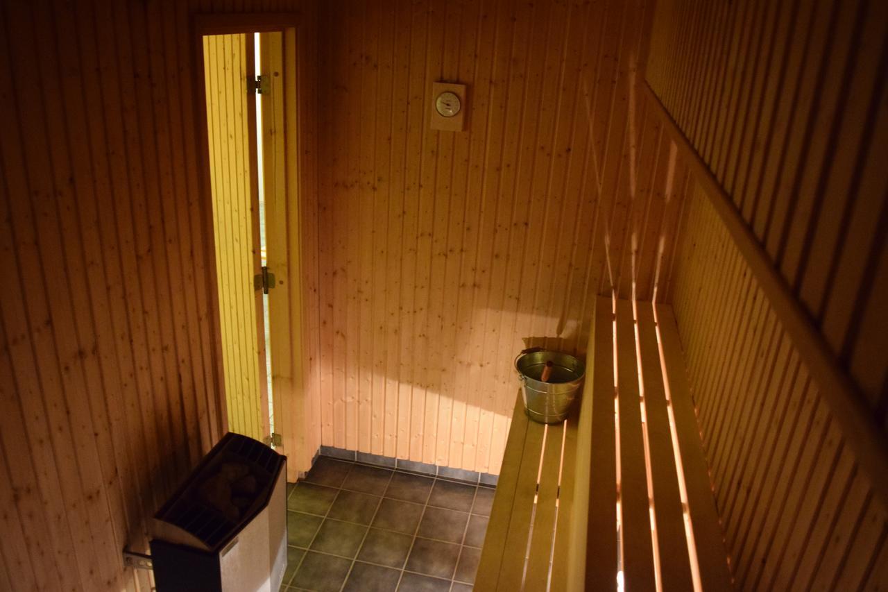 Hotell Haessloe Vasteras Bagian luar foto