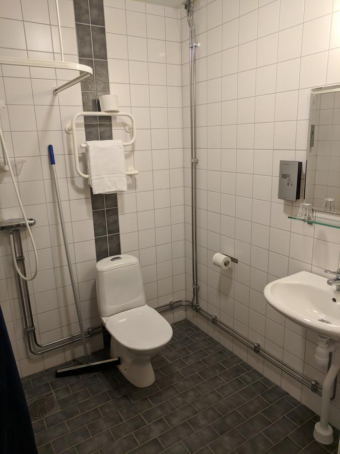 Hotell Haessloe Vasteras Bagian luar foto